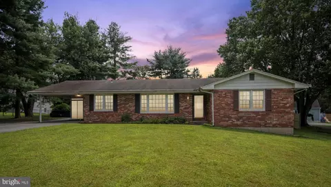 1523 Woodridge Ln, Sykesville, MD 21784