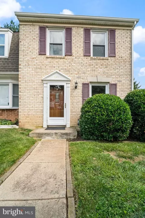 711 Robinwood Dr, Mount Airy, MD 21771