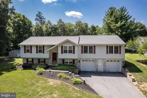 2574 Mindi Dr, Manchester, MD 21102