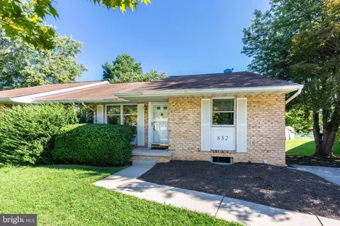 832 Johahn Dr, Westminster, MD 21158