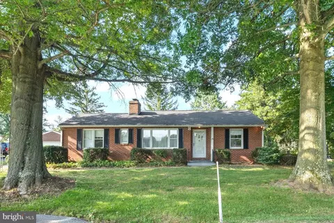 15 Pleasant Valley Rd, Westminster, MD 21158