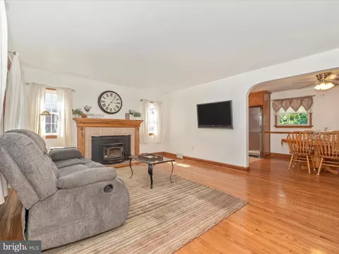 429 Hook Rd, Westminster, MD 21157 photo 5
