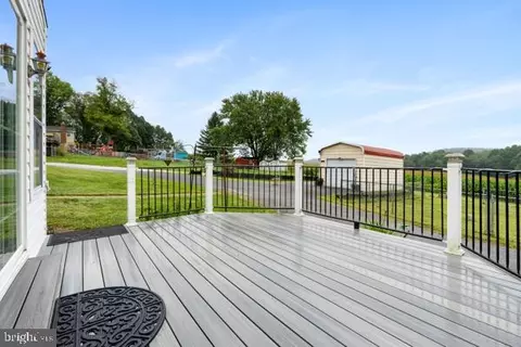 Exterior - 425 Hook Rd, Westminster, MD 21157 photo 4 of 8