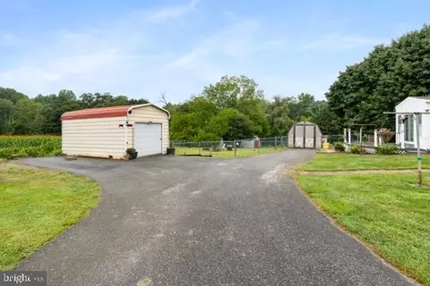 Exterior - 425 Hook Rd, Westminster, MD 21157 photo 7 of 8