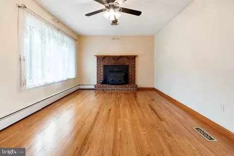 Living - 425 Hook Rd, Westminster, MD 21157 photo 2 of 5
