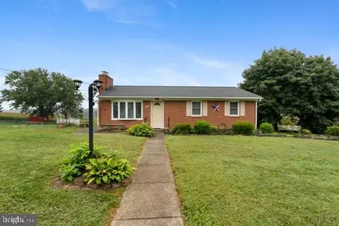 Exterior - 425 Hook Rd, Westminster, MD 21157 photo 2 of 8