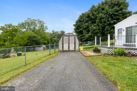 Exterior - 425 Hook Rd, Westminster, MD 21157 photo 6 of 8