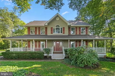 4520 Woodedge Dr, Hampstead, MD 21074