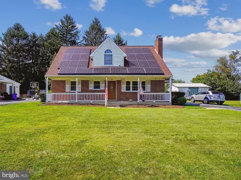 204 Maple Ave, Mount Airy, MD 21771