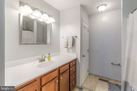 Bath - 67 Sable Ct, Westminster, MD 21157 photo 2 of 6