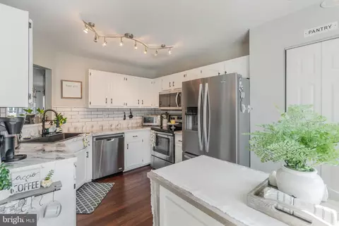 Kitchen - 67 Sable Ct, Westminster, MD 21157 photo 5 of 6