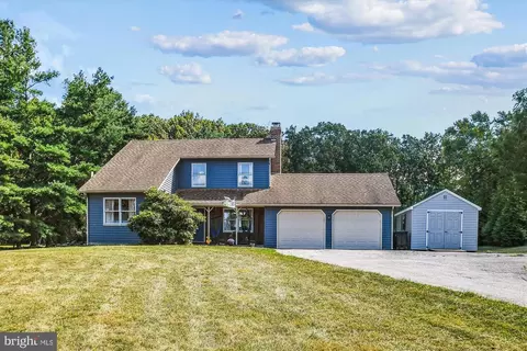 2433 Snydersburg Rd, Hampstead, MD 21074