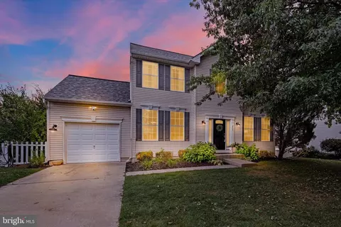 245 Hobbitts Ln, Westminster, MD 21158