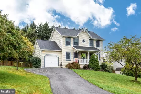 925 Clauser Ct, New Windsor, MD 21776