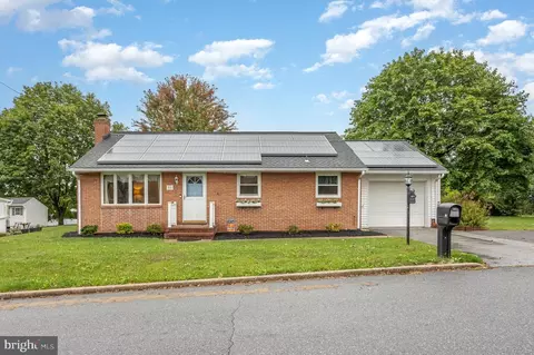 81 George St, Taneytown, MD 21787