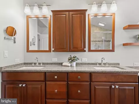 Bath - 878 Backbone Ct, Westminster, MD 21157 photo 2 of 5