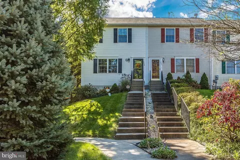 208 N Towne Ct, Mount Airy, MD 21771