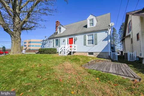 421 Malcolm Dr, Westminster, MD 21157 photo 2