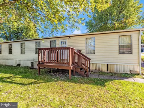 7812 W Hill Rd, Mount Airy, MD 21771