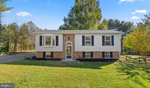 1096 Sacramento Ct, Sykesville, MD 21784