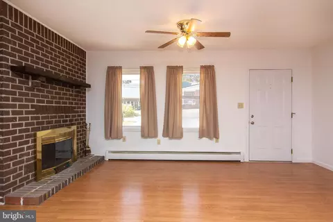 913 Clearview Ave, Hampstead, MD 21074 photo 3