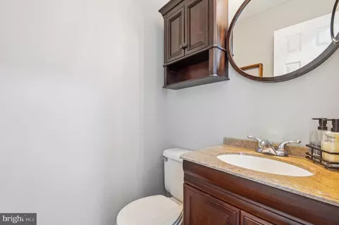 Entry Way - 1427 Fairmount Rd, Hampstead, MD 21074 photo 5 of 7