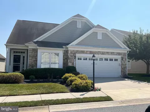217 Clubside Dr #323, Taneytown, MD 21787