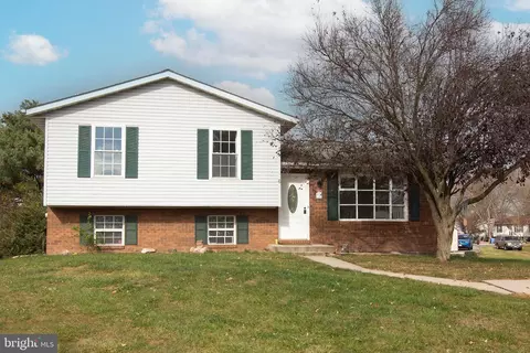6 Cambridge Ct, Taneytown, MD 21787