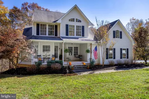 7645 Harman Dr, Sykesville, MD 21784