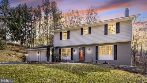 1501 Woodridge Ln, Sykesville, MD 21784