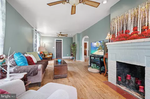 409 E Main St, Westminster, MD 21157 photo 5