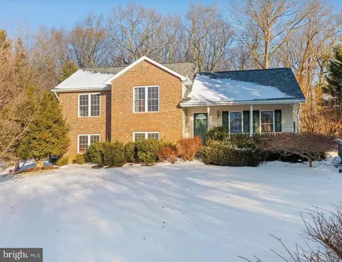 909 Lorraine Dr, Finksburg, MD 21048