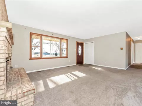 Living - 4040 Carrollton Rd, Upperco, MD 21155 photo 3 of 7