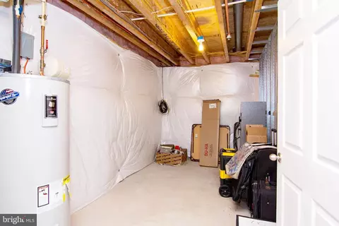 Entry Way - 201 Maple Ave, New Windsor, MD 21776 photo 3 of 4