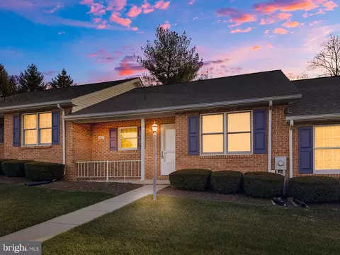 2825 Carlisle Dr #13, New Windsor, MD 21776