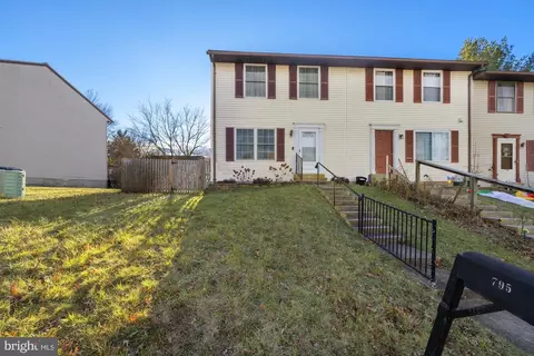 795 Windsor Ct, Westminster, MD 21158 photo 2