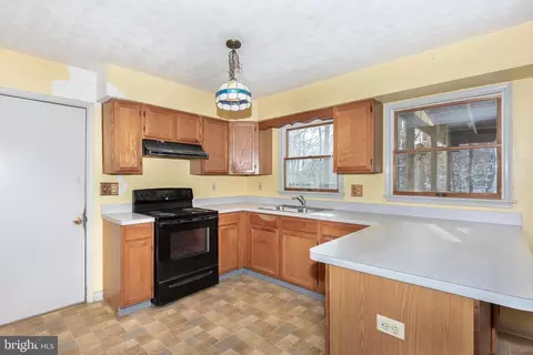 Kitchen - 4437 Dave Rill Rd, Hampstead, MD 21074 photo 3 of 7