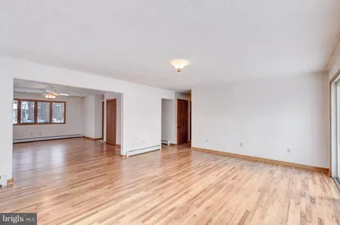 Living - 4437 Dave Rill Rd, Hampstead, MD 21074 photo 4 of 9