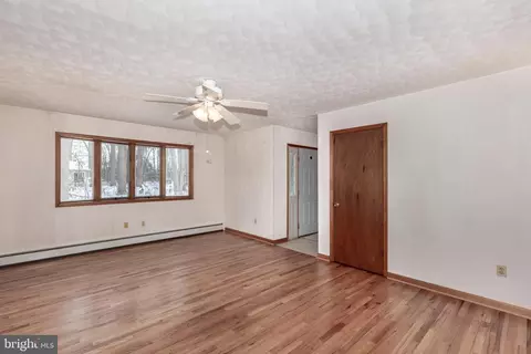 Living - 4437 Dave Rill Rd, Hampstead, MD 21074 photo 6 of 9