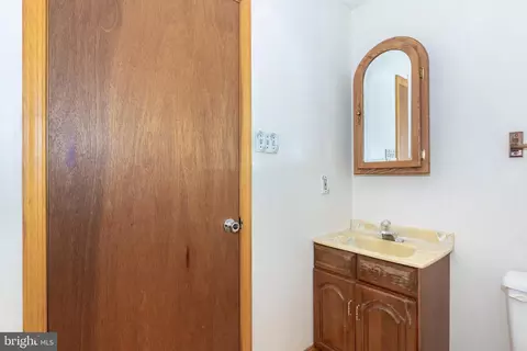 Entry Way - 4437 Dave Rill Rd, Hampstead, MD 21074 photo 5 of 5