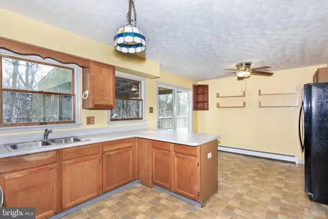 Kitchen - 4437 Dave Rill Rd, Hampstead, MD 21074 photo 7 of 7