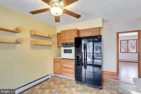 Kitchen - 4437 Dave Rill Rd, Hampstead, MD 21074 photo 6 of 7