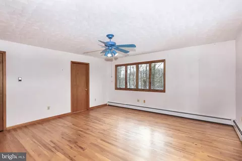 Living - 4437 Dave Rill Rd, Hampstead, MD 21074 photo 9 of 9