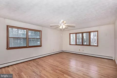 Living - 4437 Dave Rill Rd, Hampstead, MD 21074 photo 5 of 9