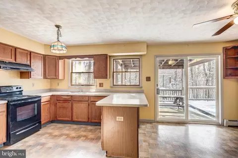 Kitchen - 4437 Dave Rill Rd, Hampstead, MD 21074 photo 1 of 7