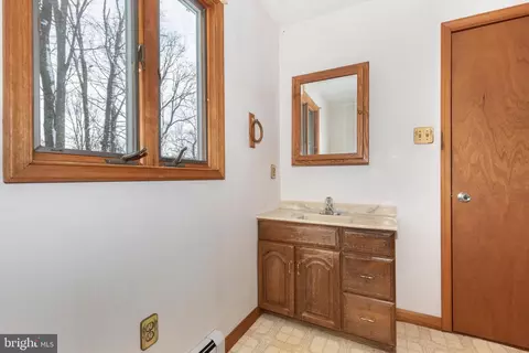 Bath - 4437 Dave Rill Rd, Hampstead, MD 21074 photo 2 of 2