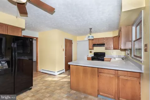 Kitchen - 4437 Dave Rill Rd, Hampstead, MD 21074 photo 4 of 7