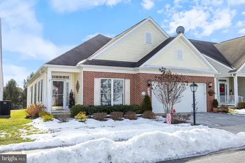 211 Clubside Dr #326, Taneytown, MD 21787
