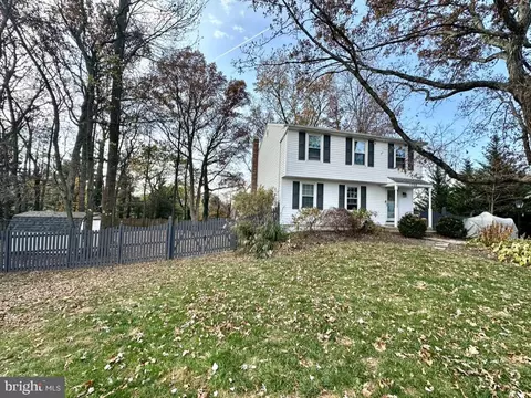 1700 Fetlock Ct, Sykesville, MD 21784