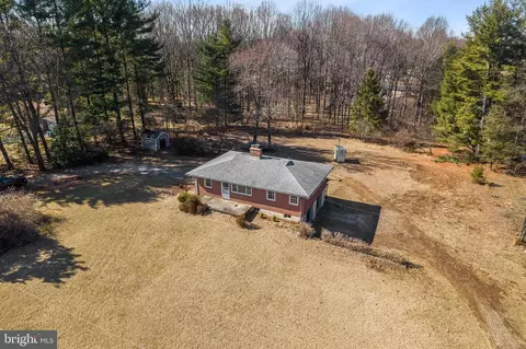 5408 Emerald Dr, Sykesville, MD 21784